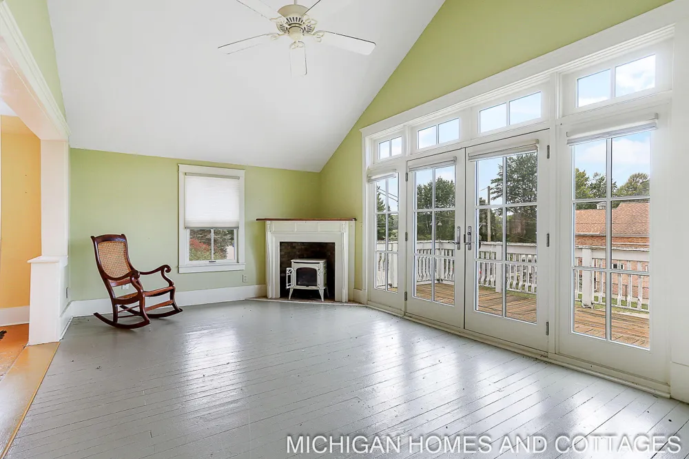 1395 Blue Star Highway South Haven, MI 49090