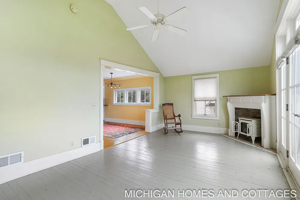 1395 Blue Star Highway South Haven, MI 49090