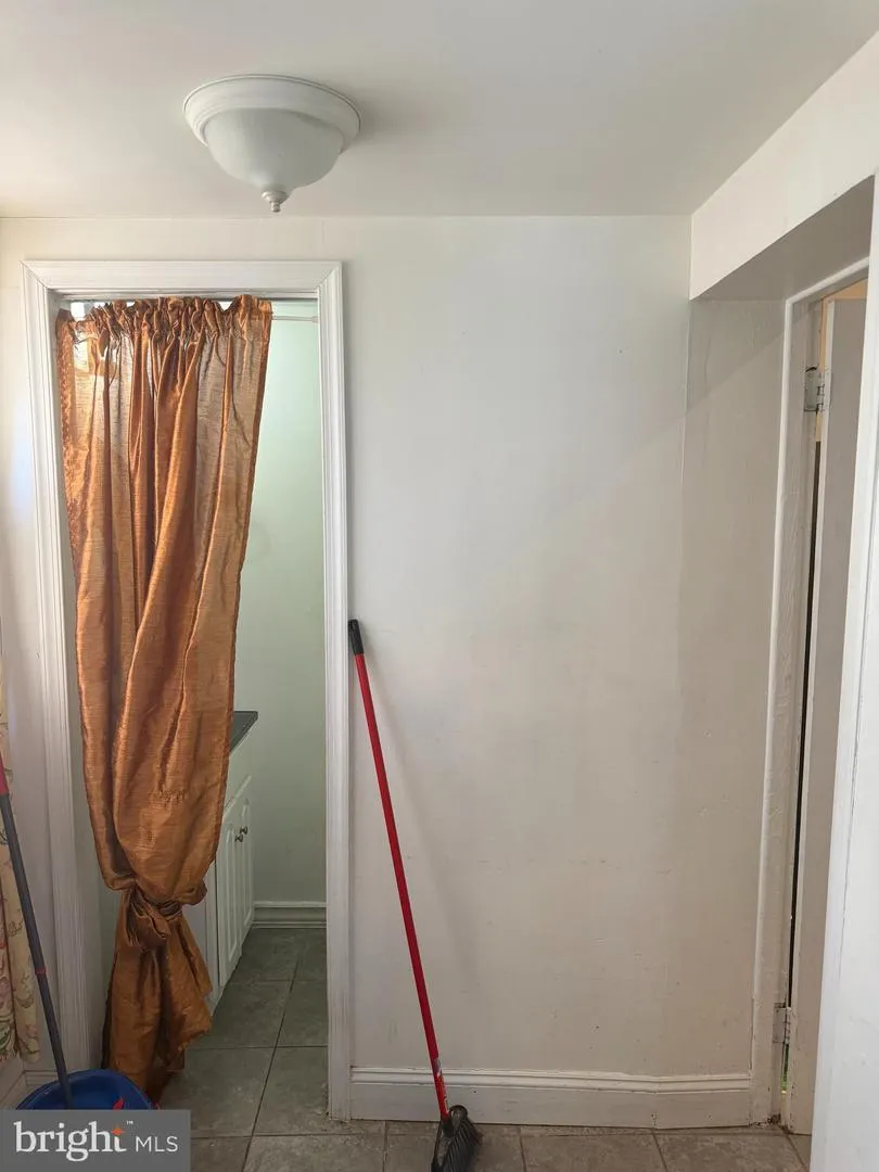 4957 9TH STREET Philadelphia, PA 19141