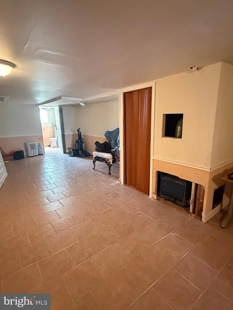 4957 9TH STREET Philadelphia, PA 19141