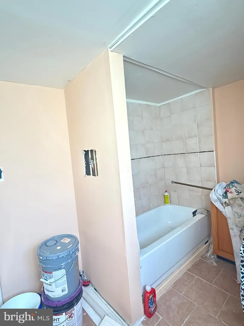 4957 9TH STREET Philadelphia, PA 19141