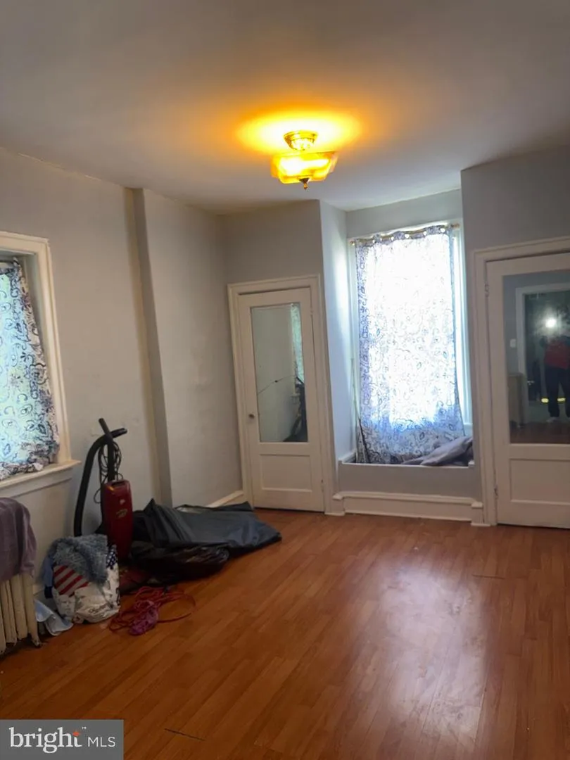 4957 9TH STREET Philadelphia, PA 19141