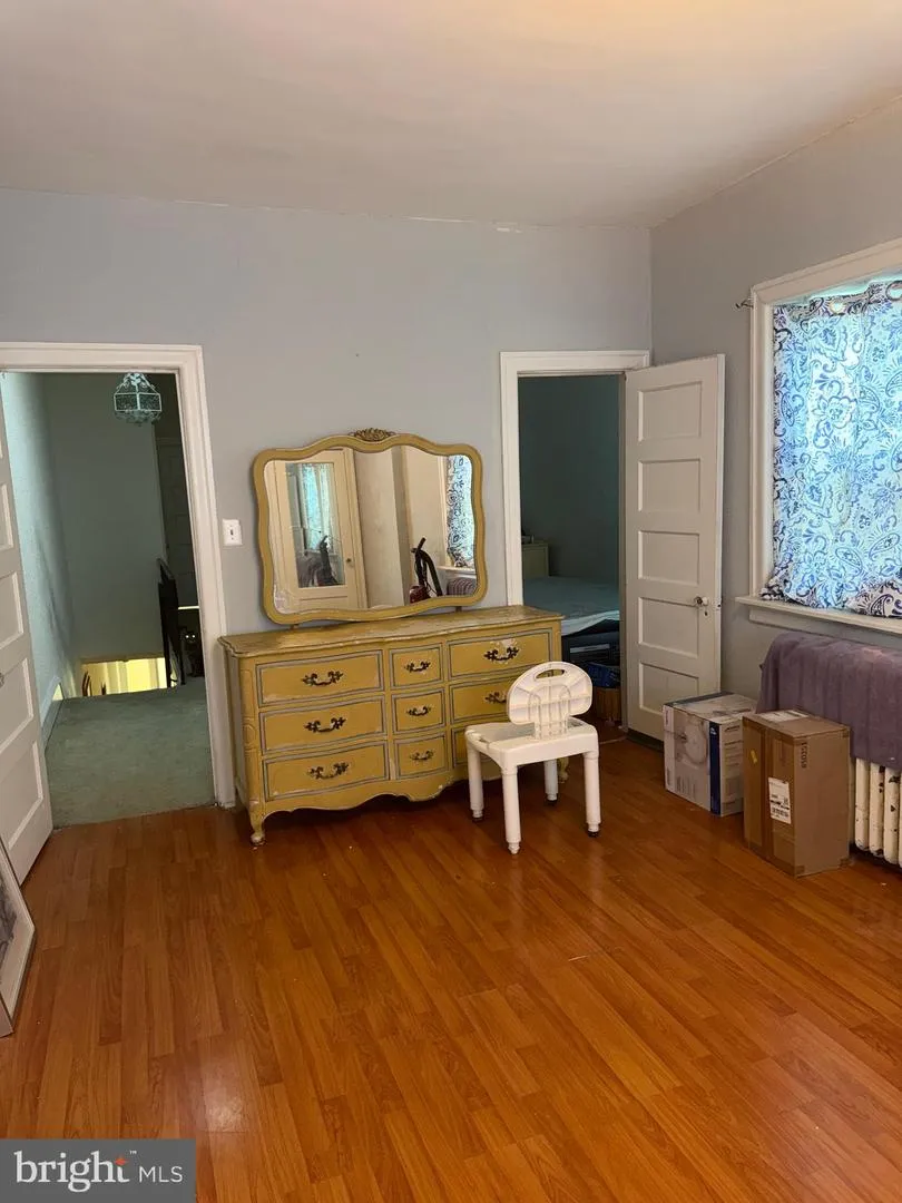 4957 9TH STREET Philadelphia, PA 19141