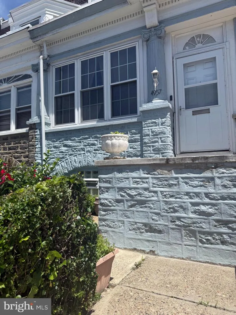4957 9TH STREET Philadelphia, PA 19141