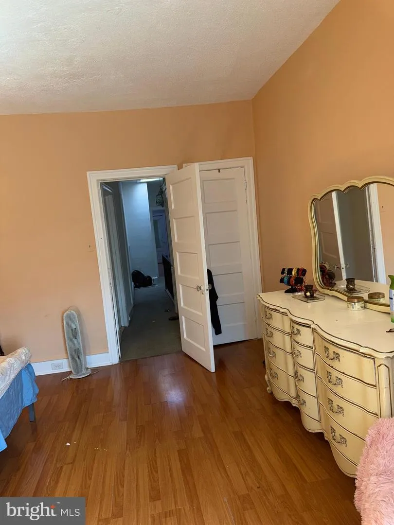 4957 9TH STREET Philadelphia, PA 19141