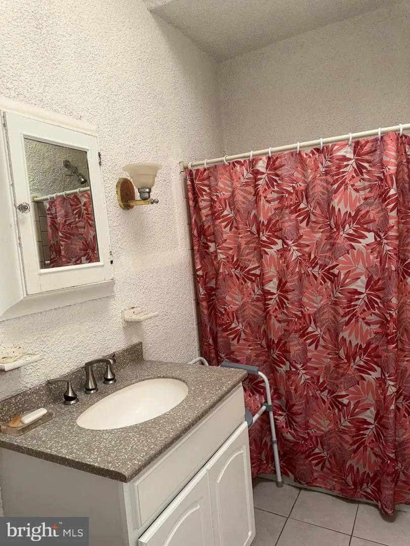 4957 9TH STREET Philadelphia, PA 19141