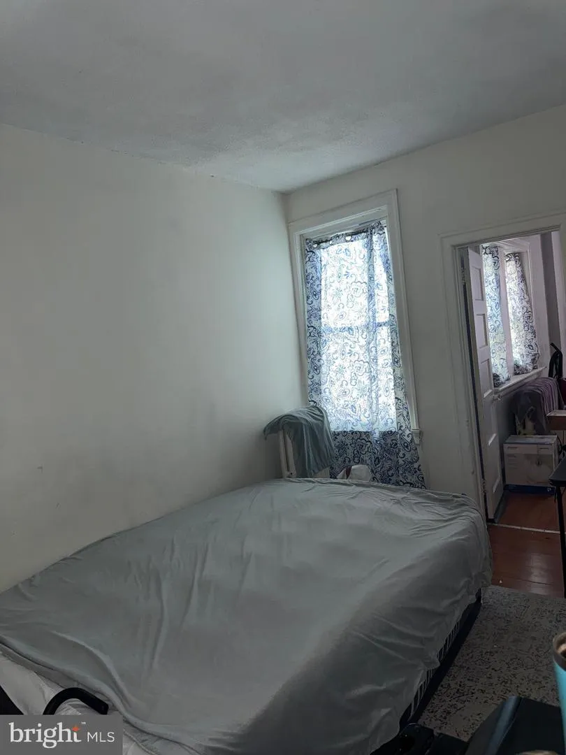 4957 9TH STREET Philadelphia, PA 19141