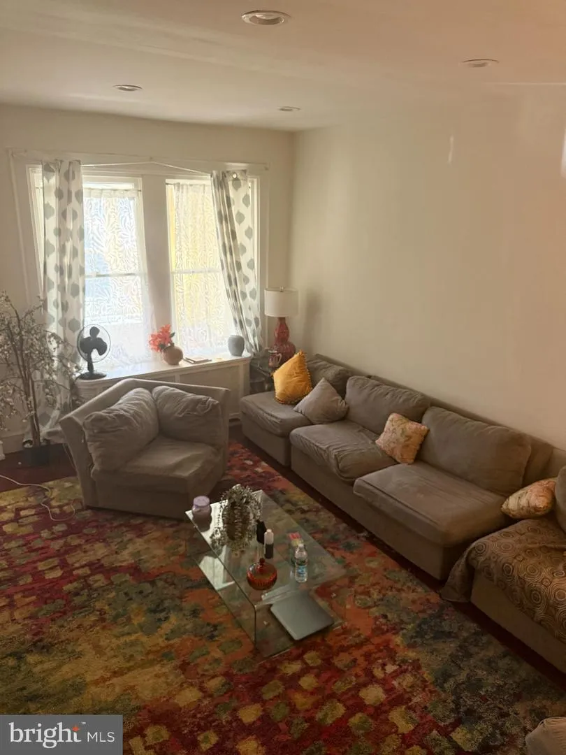 4957 9TH STREET Philadelphia, PA 19141