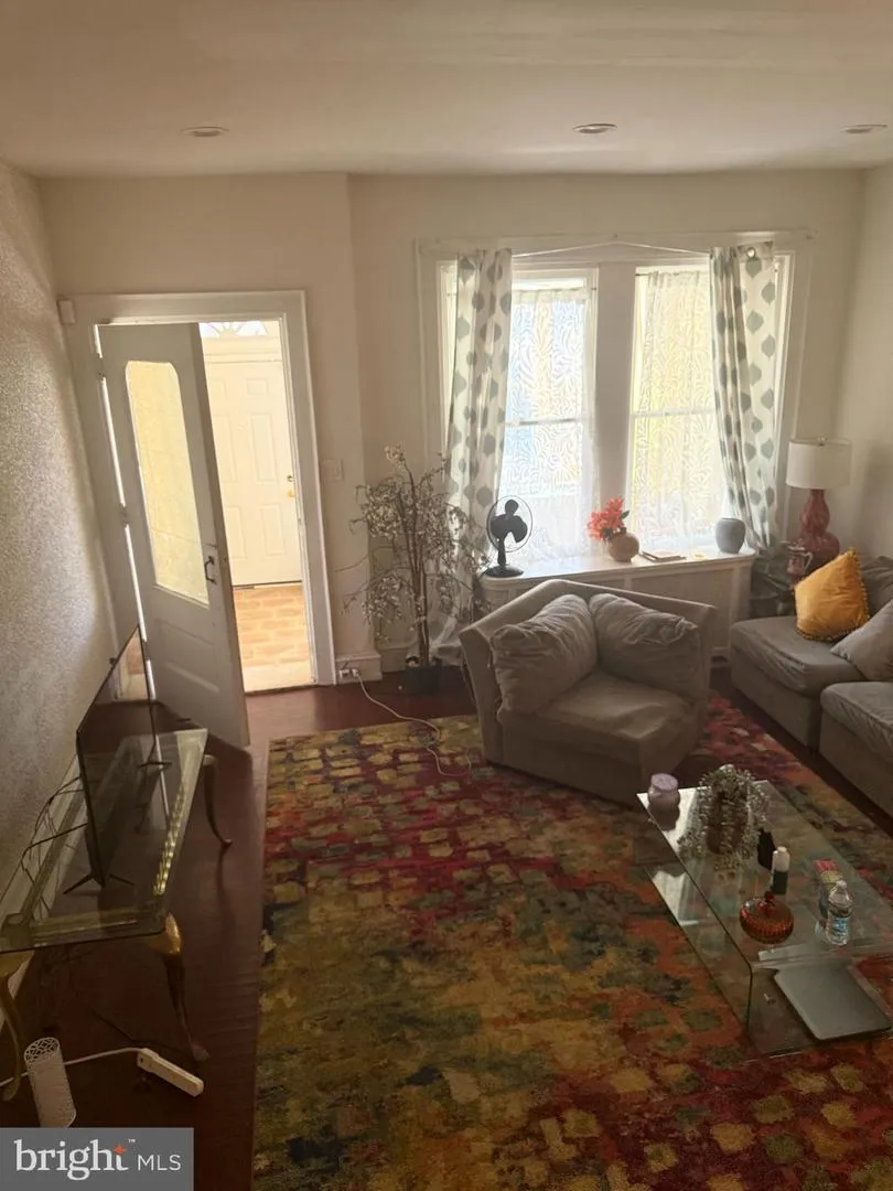 4957 9TH STREET Philadelphia, PA 19141