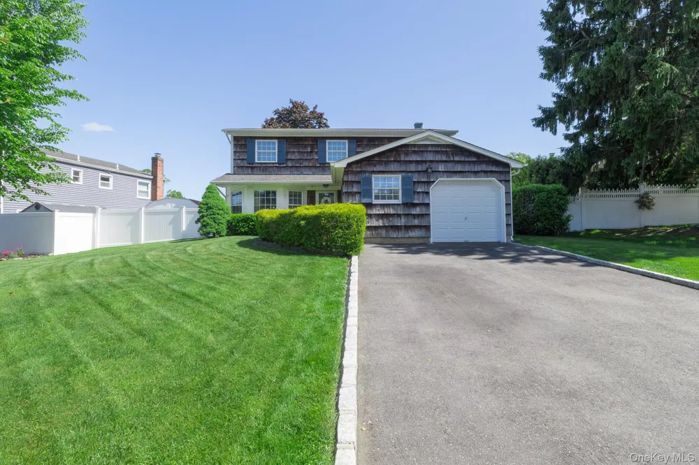 29 Beaumont Lane Lake Grove, NY 11755