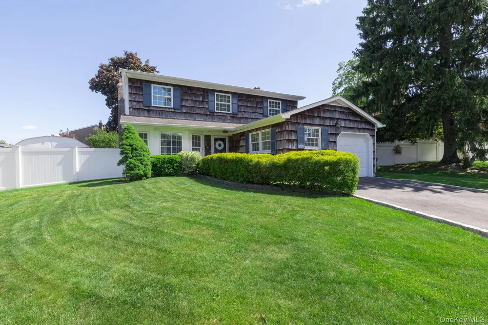 29 Beaumont Lane Lake Grove, NY 11755