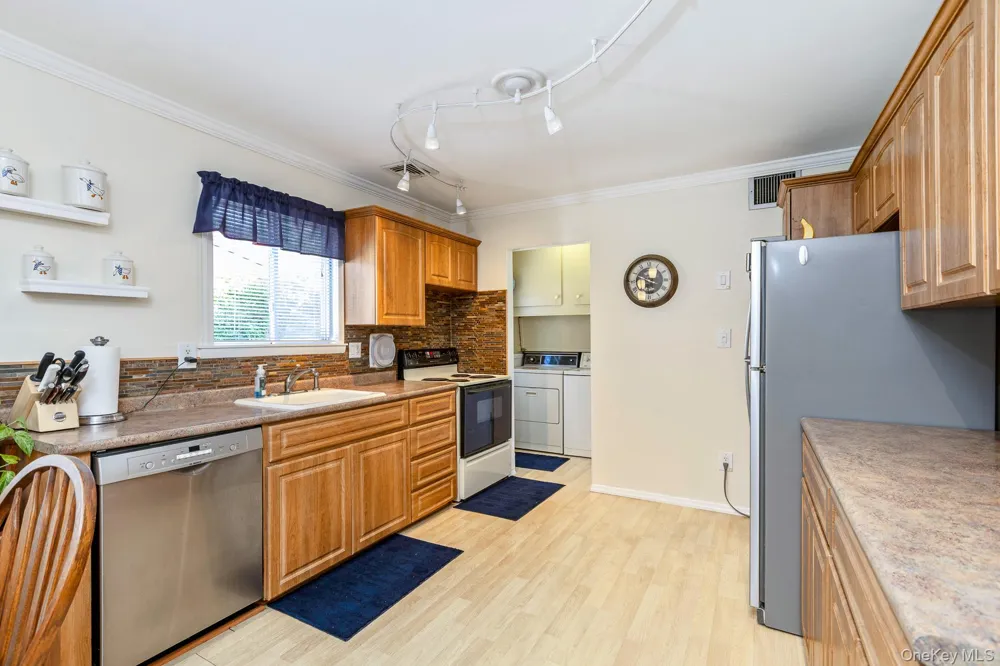 29 Beaumont Lane Lake Grove, NY 11755