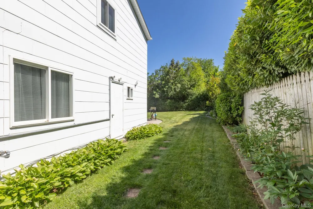 29 Beaumont Lane Lake Grove, NY 11755