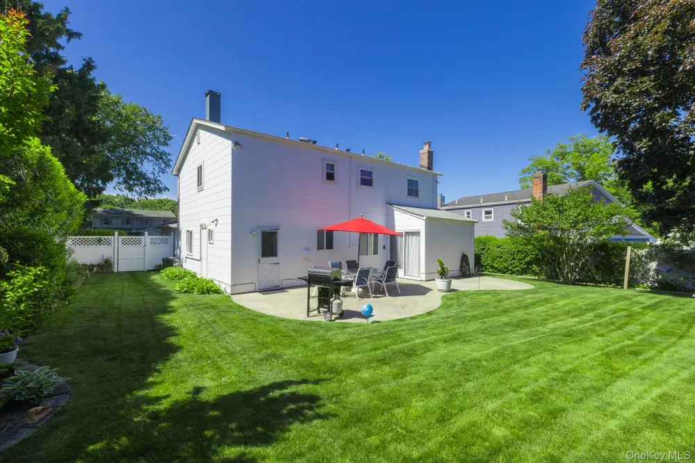 29 Beaumont Lane Lake Grove, NY 11755