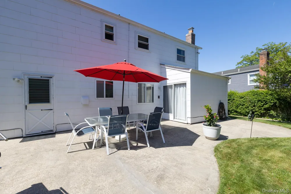 29 Beaumont Lane Lake Grove, NY 11755