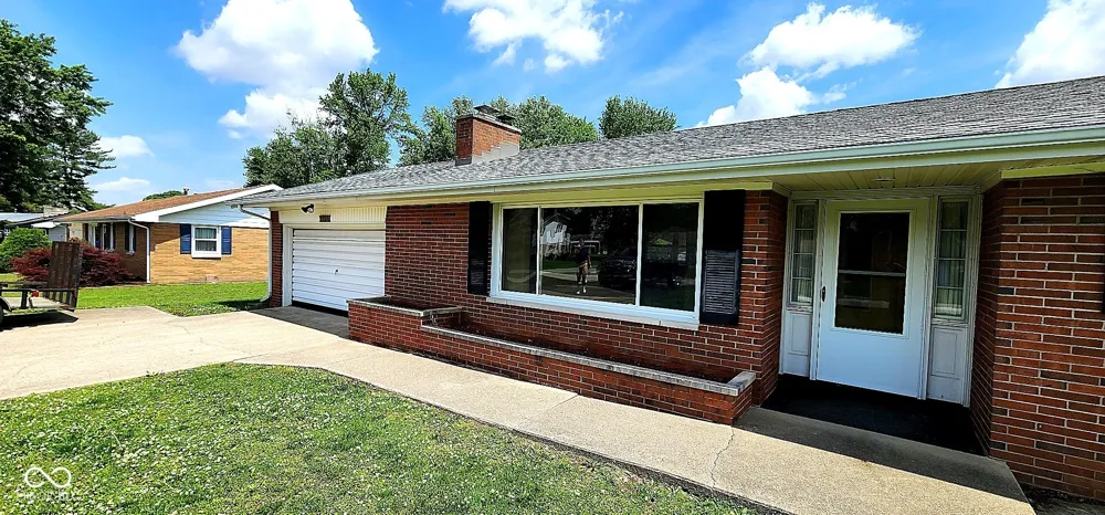 2394 S Sunset Drive Connersville, IN 47331