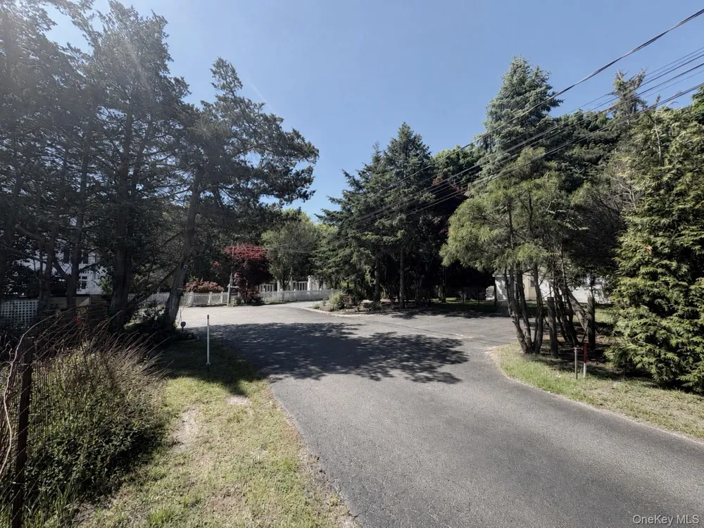 533, 531, 529 Montauk Highway Westhampton Beach, NY 11978