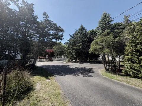 533, 531, 529 Montauk Highway
