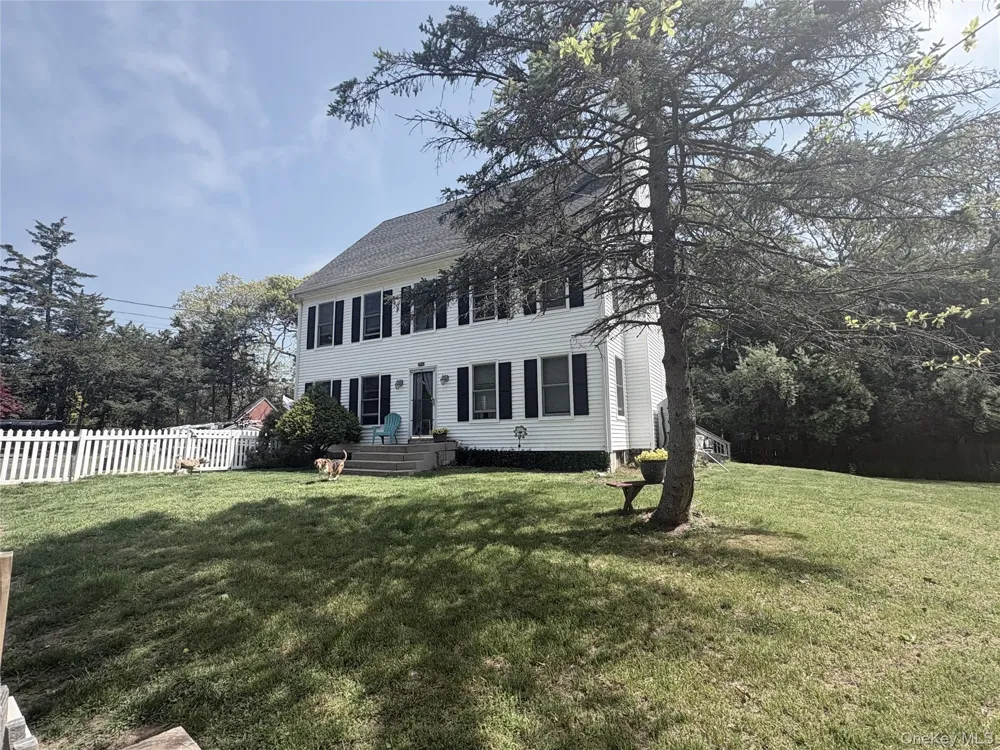 533, 531, 529 Montauk Highway Westhampton Beach, NY 11978