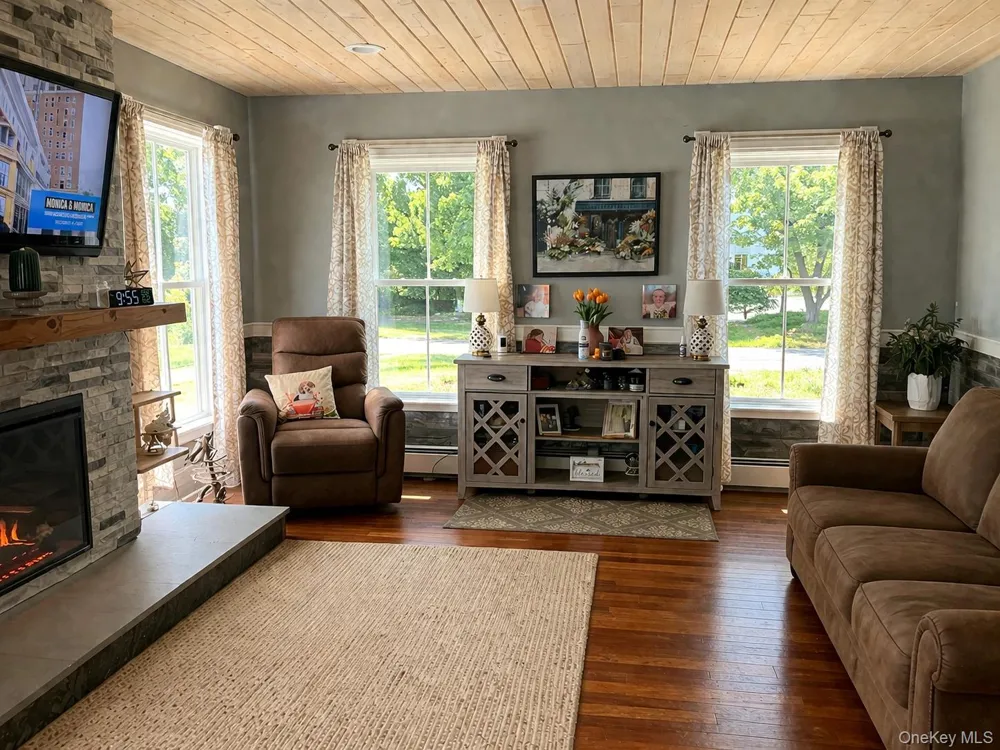 533, 531, 529 Montauk Highway Westhampton Beach, NY 11978