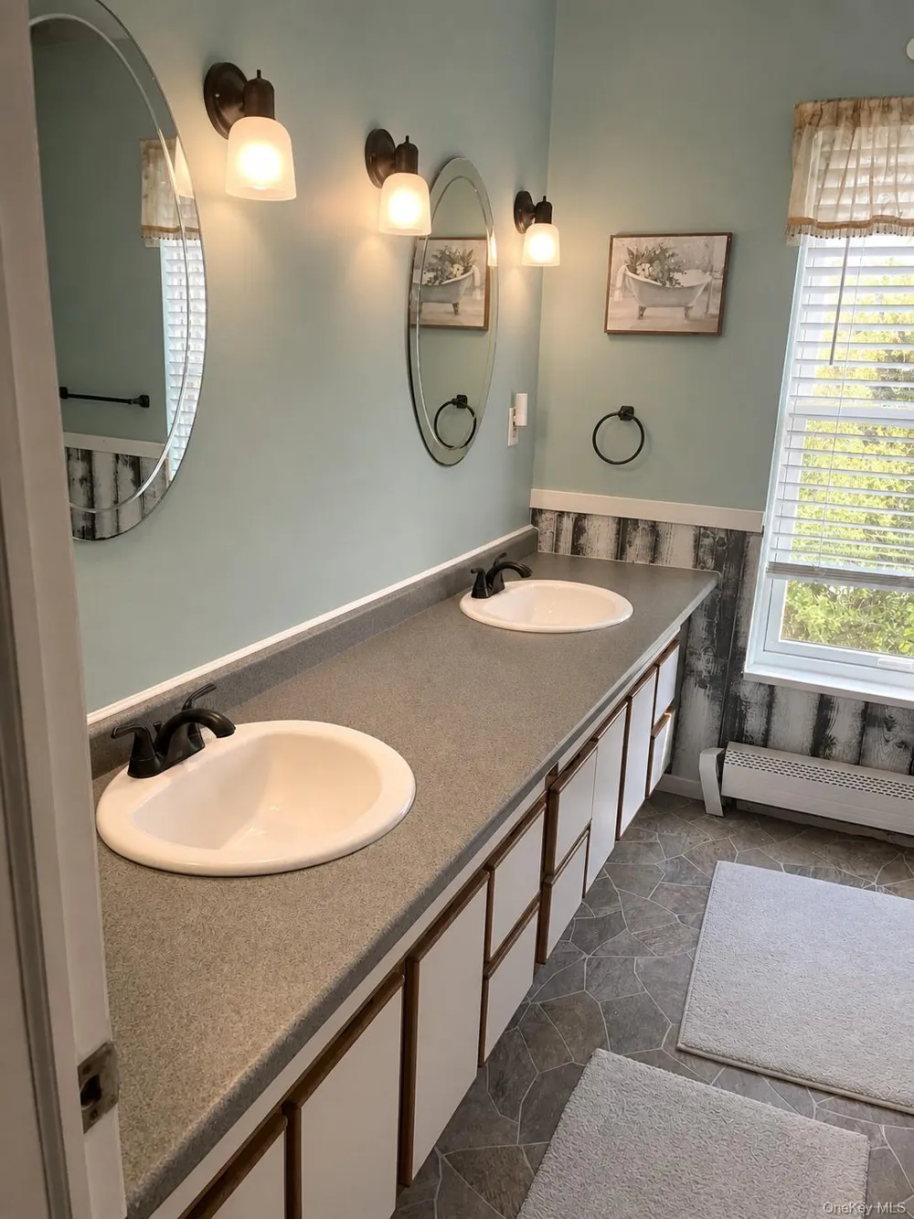533, 531, 529 Montauk Highway Westhampton Beach, NY 11978