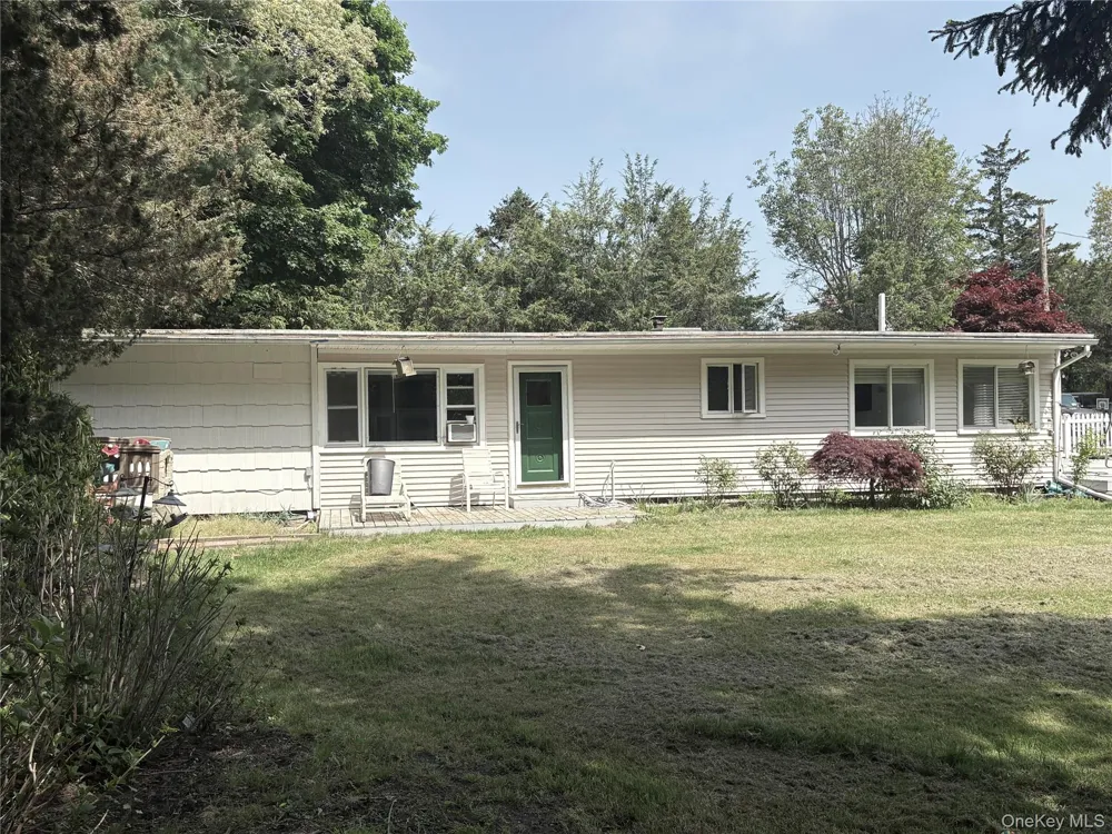 533, 531, 529 Montauk Highway Westhampton Beach, NY 11978