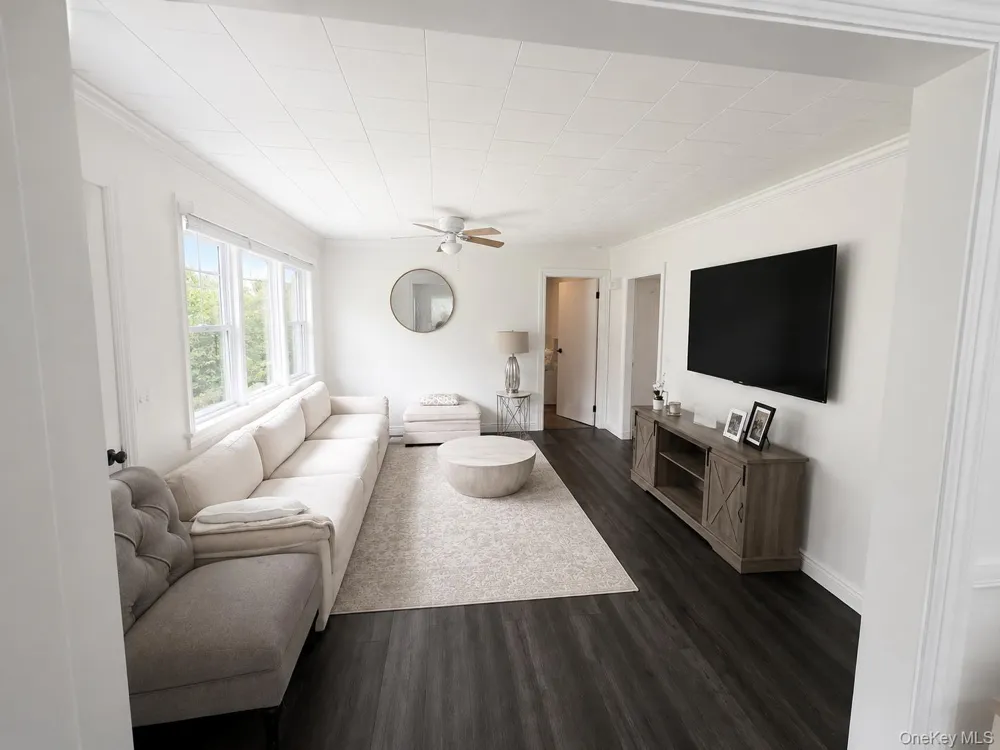 533, 531, 529 Montauk Highway Westhampton Beach, NY 11978