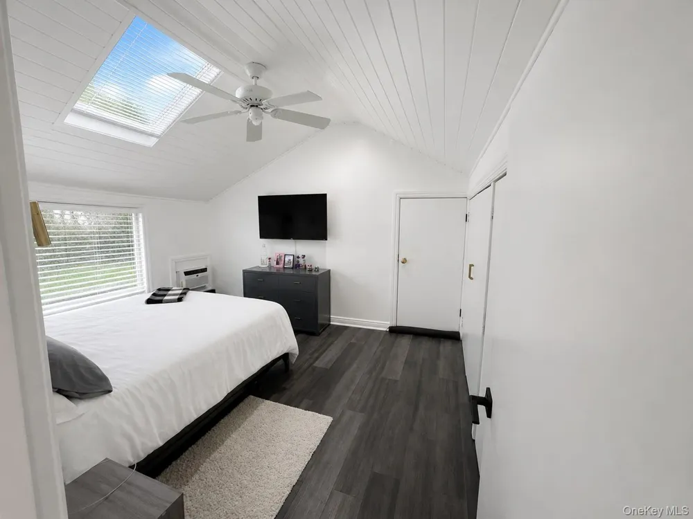533, 531, 529 Montauk Highway Westhampton Beach, NY 11978