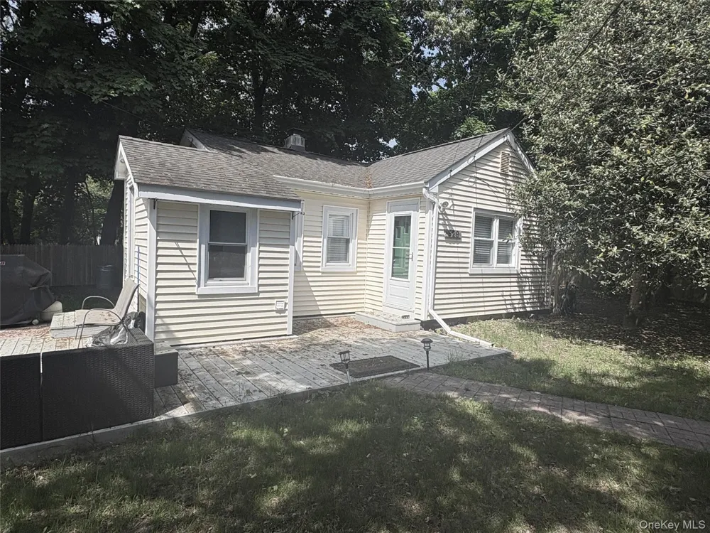 533, 531, 529 Montauk Highway Westhampton Beach, NY 11978