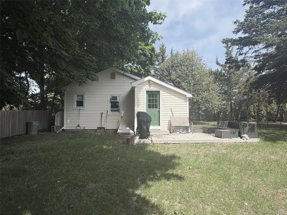 533, 531, 529 Montauk Highway Westhampton Beach, NY 11978