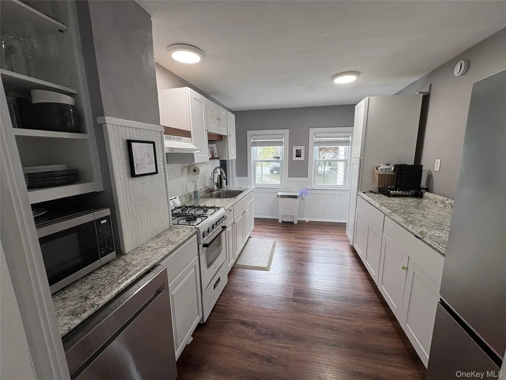 533, 531, 529 Montauk Highway Westhampton Beach, NY 11978