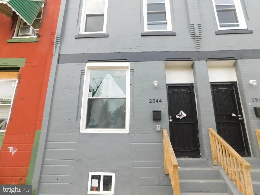 2544 SYDENHAM STREET