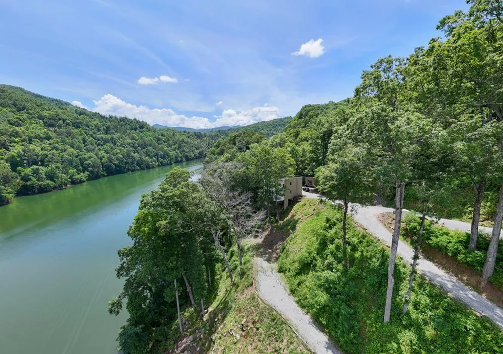 Waters Edge Bryson City, NC 28713