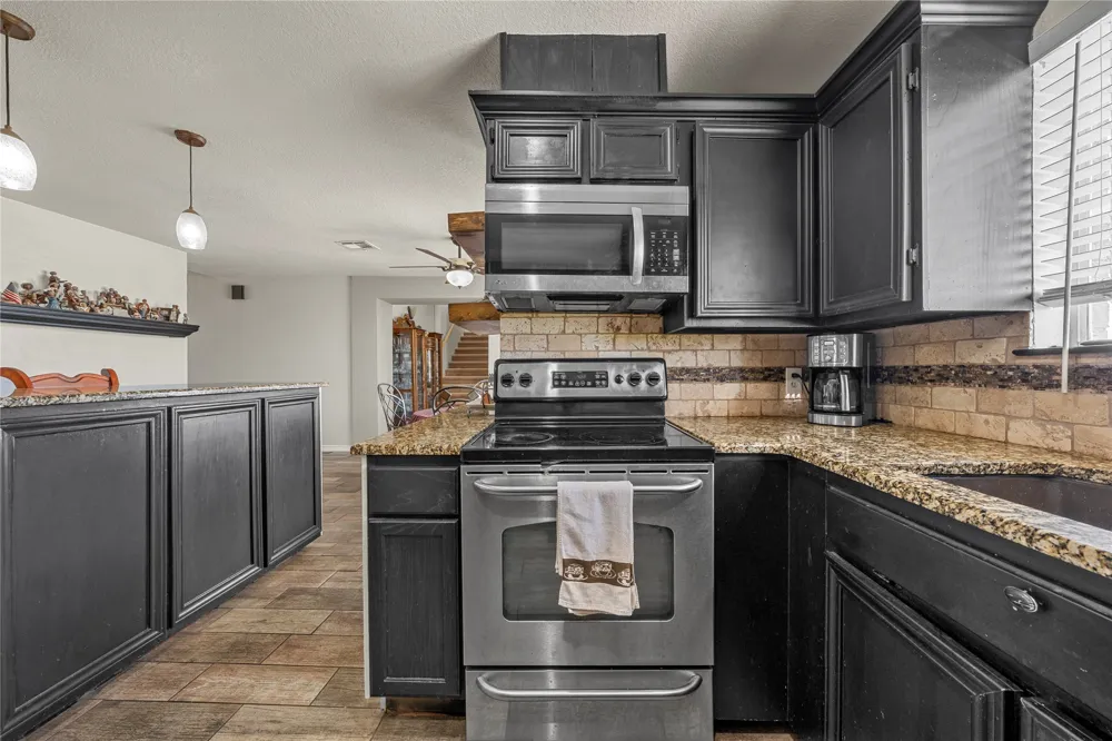 5330 Leroy Parkway West, TX 76691