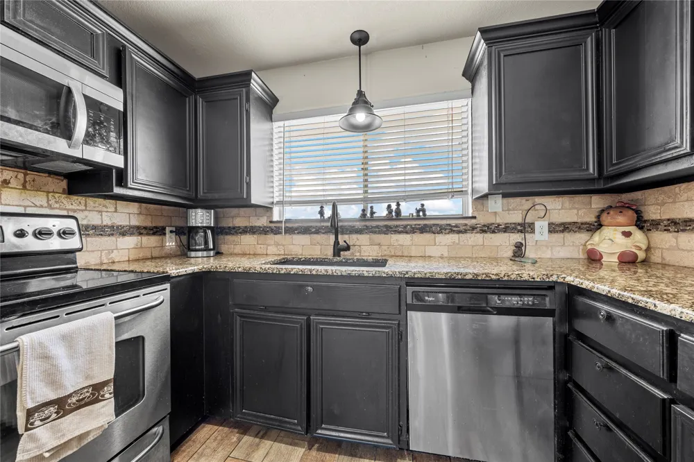5330 Leroy Parkway West, TX 76691