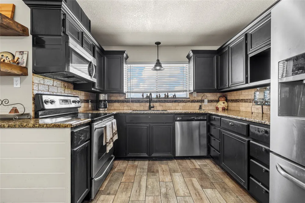5330 Leroy Parkway West, TX 76691