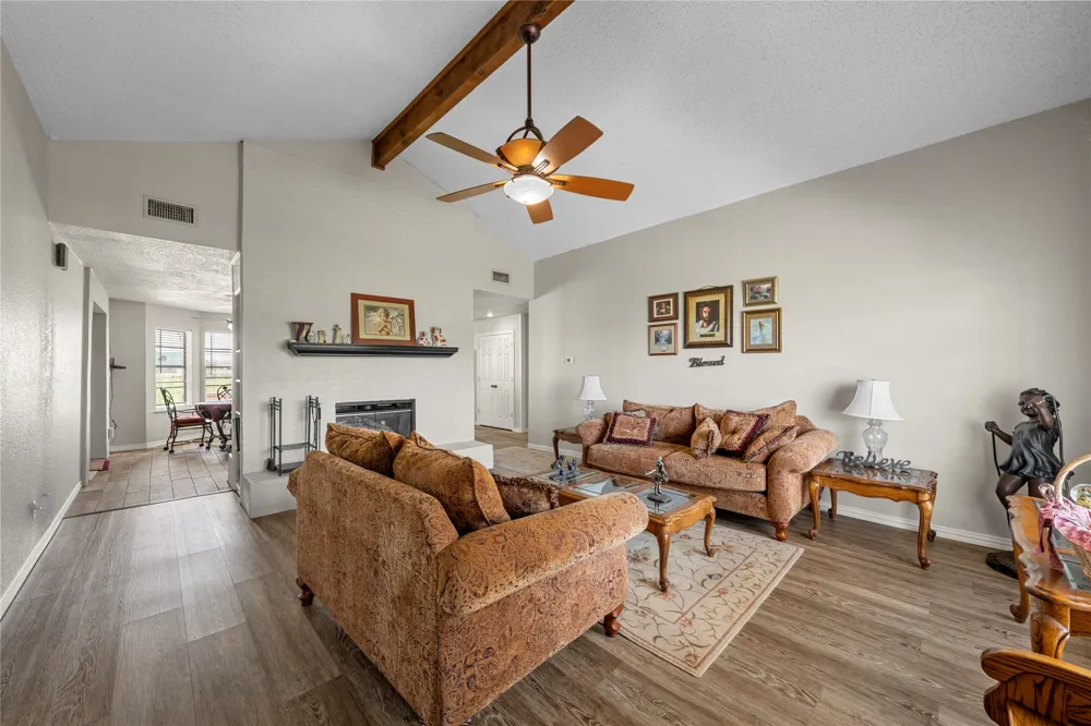 5330 Leroy Parkway West, TX 76691