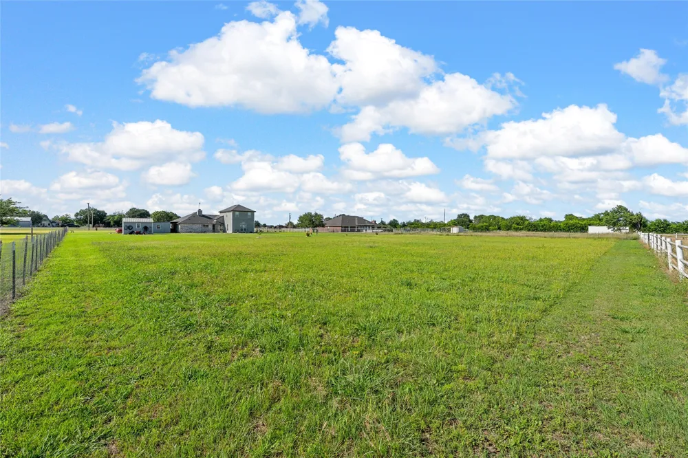 5330 Leroy Parkway West, TX 76691