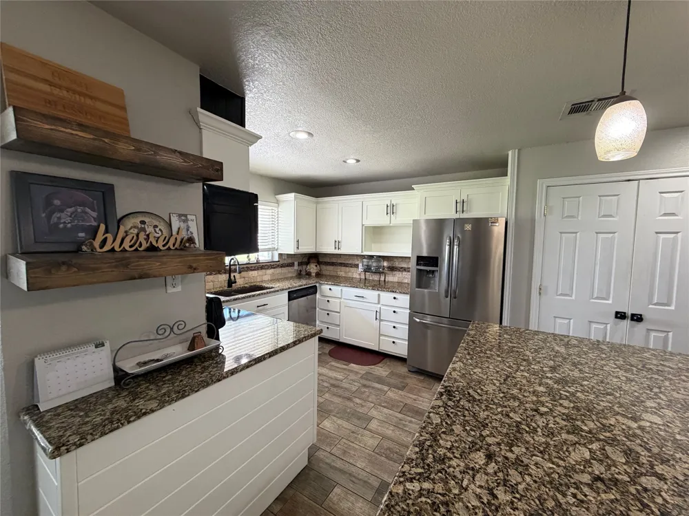 5330 Leroy Parkway West, TX 76691