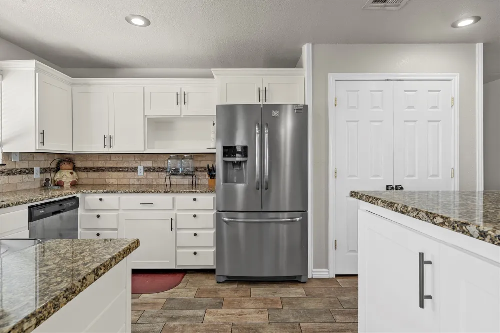 5330 Leroy Parkway West, TX 76691