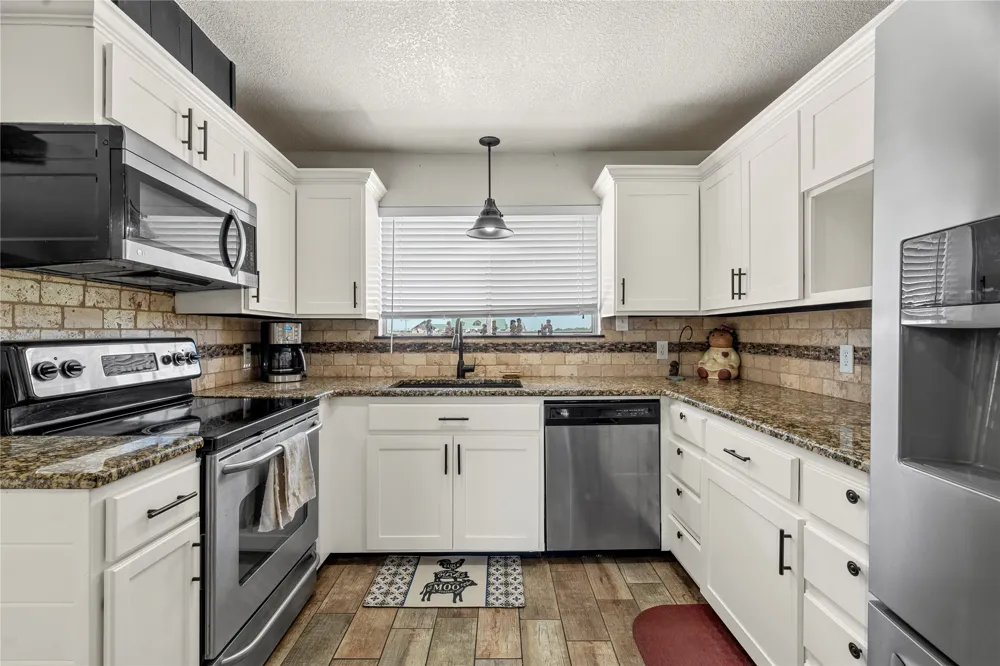 5330 Leroy Parkway West, TX 76691