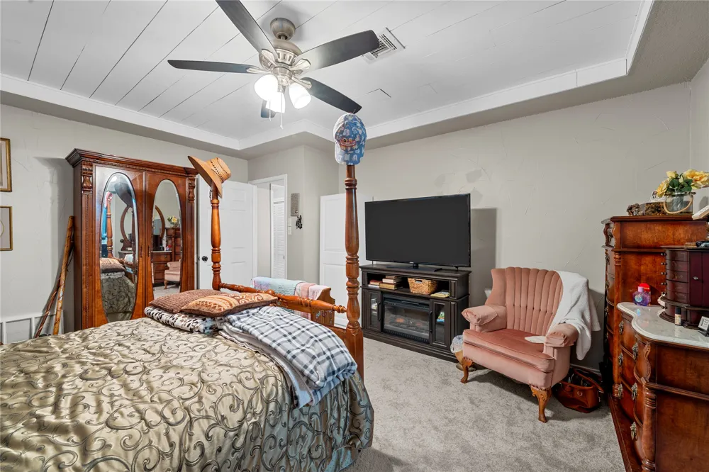 5330 Leroy Parkway West, TX 76691