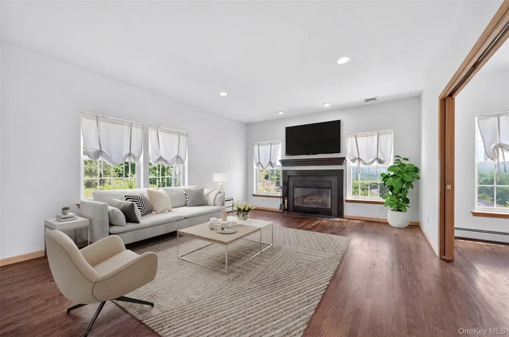8 Alloway Crescent Highland Mills, NY 10930