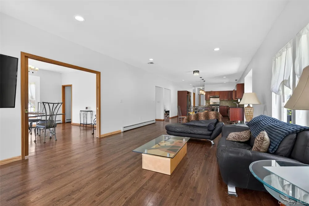 8 Alloway Crescent Highland Mills, NY 10930