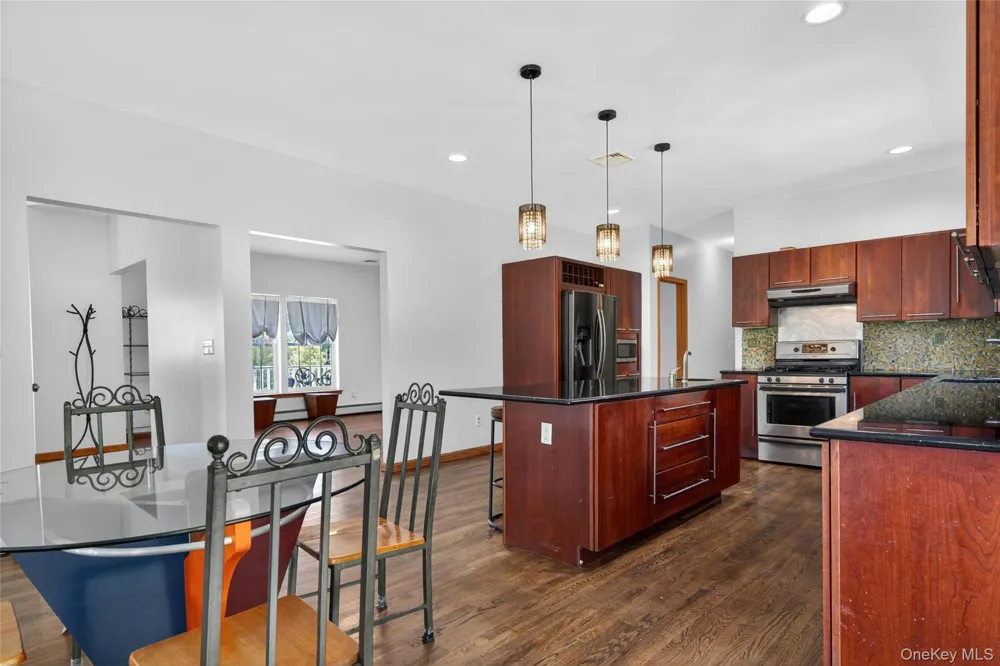 8 Alloway Crescent Highland Mills, NY 10930