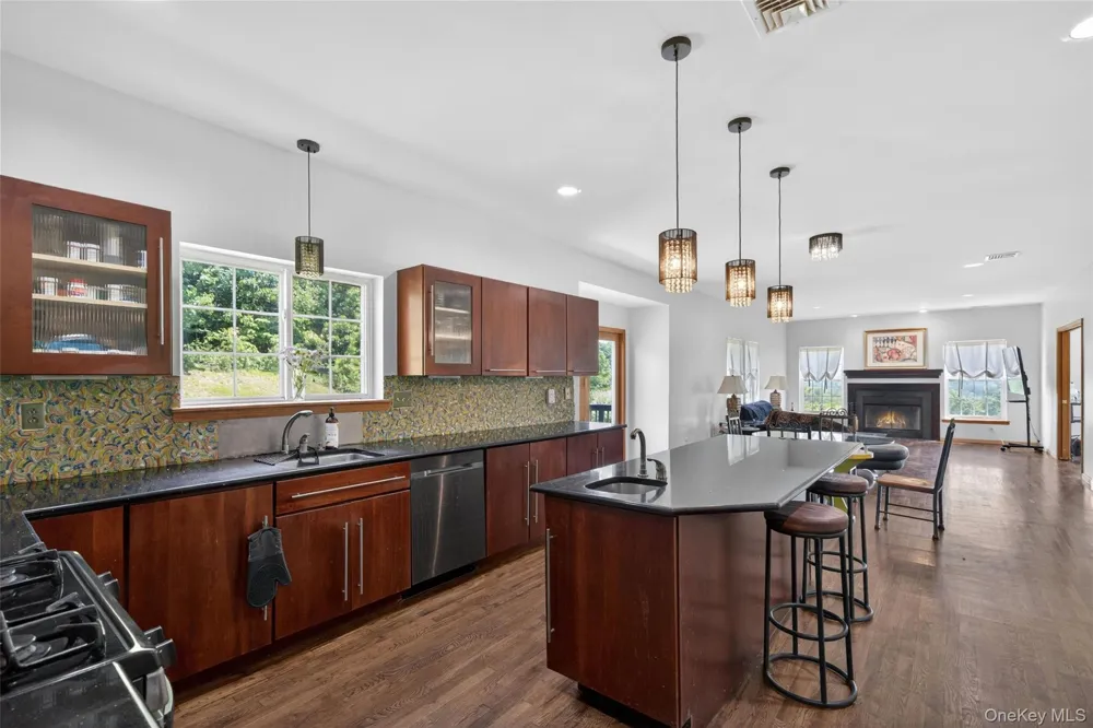 8 Alloway Crescent Highland Mills, NY 10930