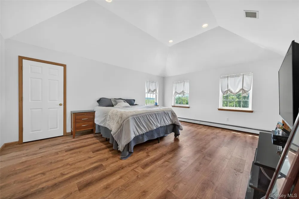 8 Alloway Crescent Highland Mills, NY 10930