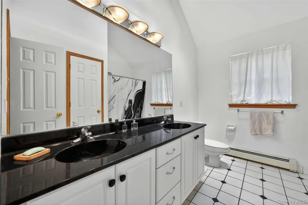 8 Alloway Crescent Highland Mills, NY 10930