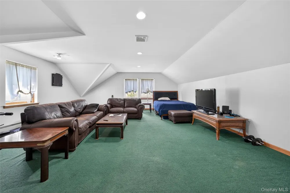 8 Alloway Crescent Highland Mills, NY 10930