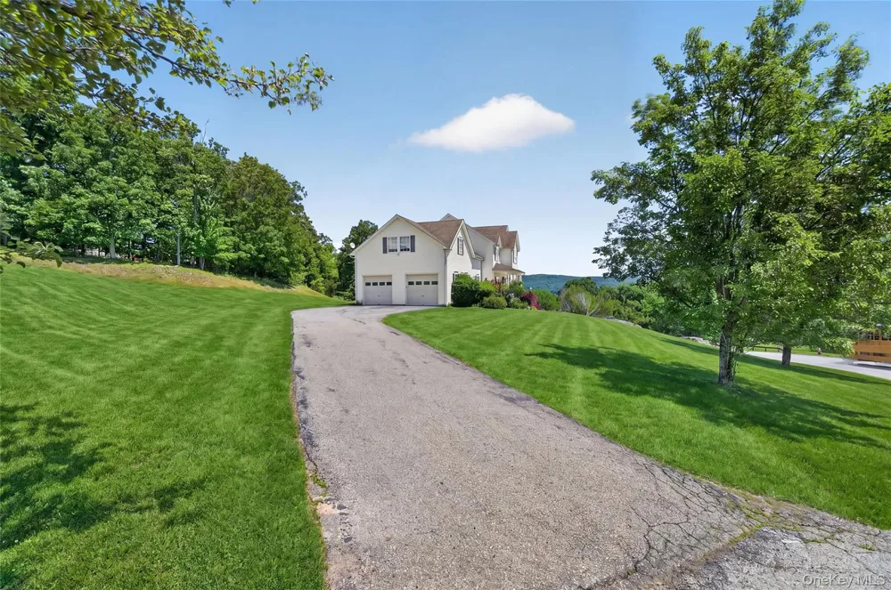 8 Alloway Crescent Highland Mills, NY 10930